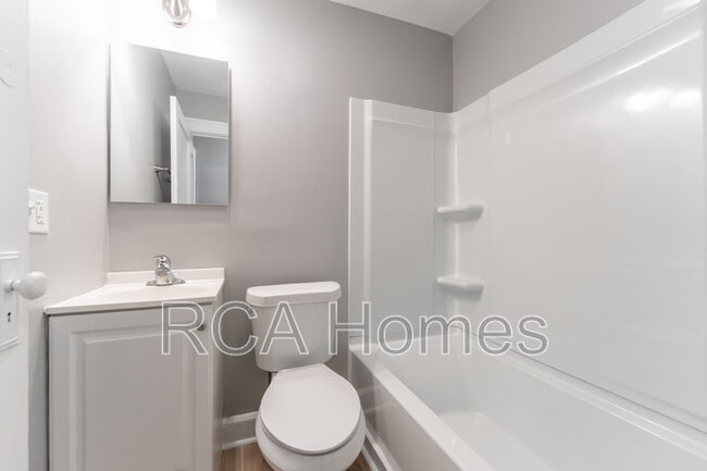 Building Photo - 1425 N Olney St