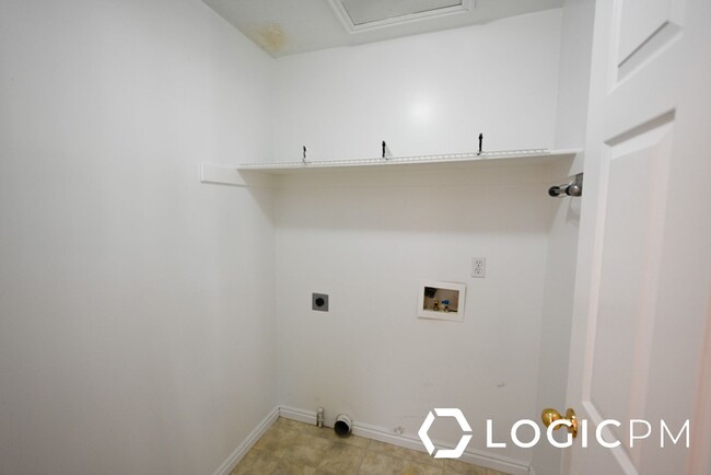 Building Photo - 4616 S Zenia Mdws Ct