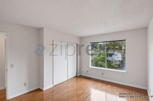 Building Photo - 2547 Easton Ln