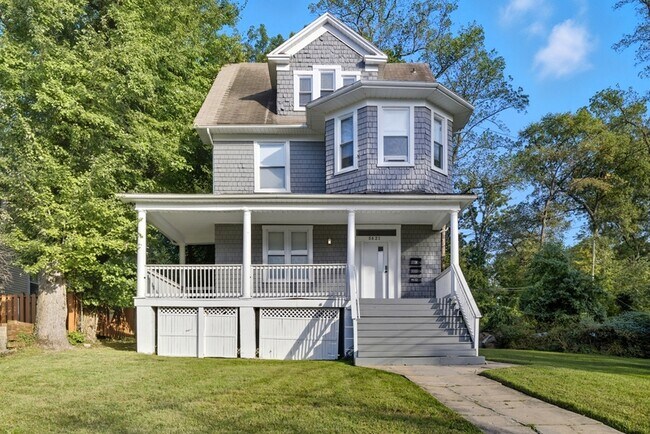 Primary Photo - 5821 Royal Oak Ave