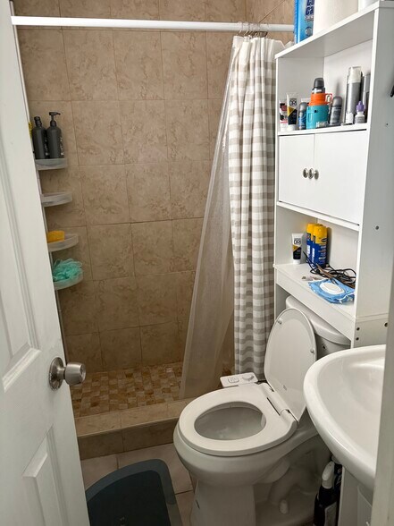 Building Photo - 2238 Monroe St