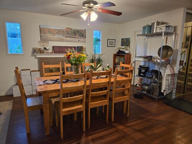 Building Photo - Gorgeous South West Escondido Home! $4,200/Month.  Pets Allowed - Text 619-889-8400