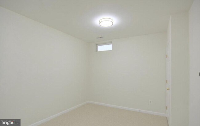 Building Photo - 422 Sheila St