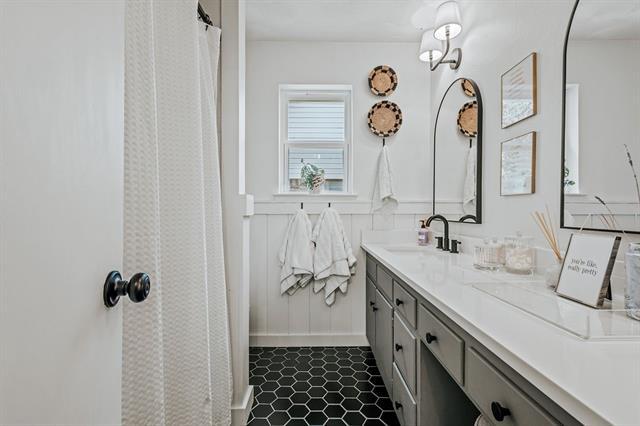 Building Photo - 10642 Mapleridge Dr