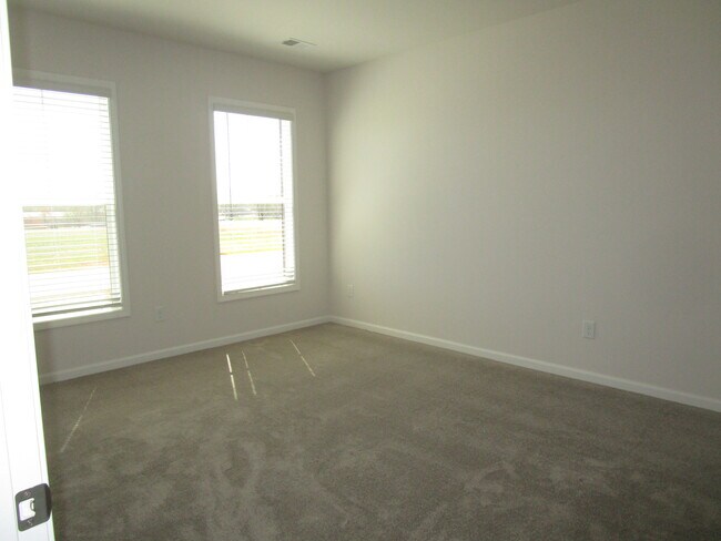 Building Photo - 215 Scenic Rd