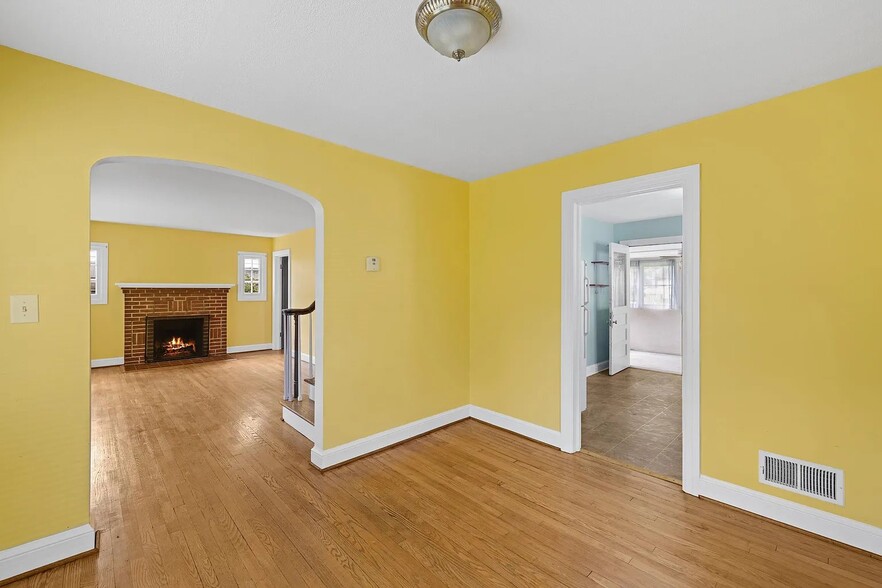 Building Photo - 1206 Spring Hill Rd