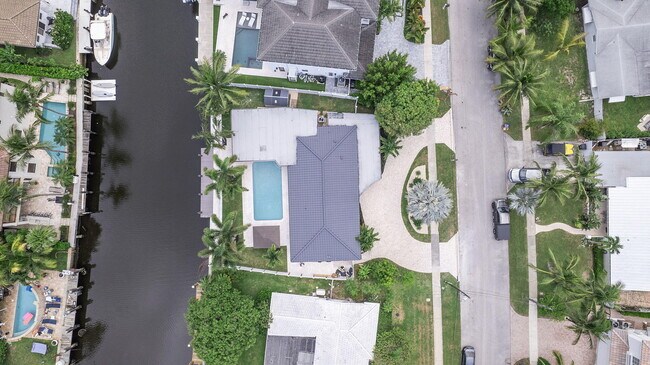 Building Photo - 808 NE 72nd St