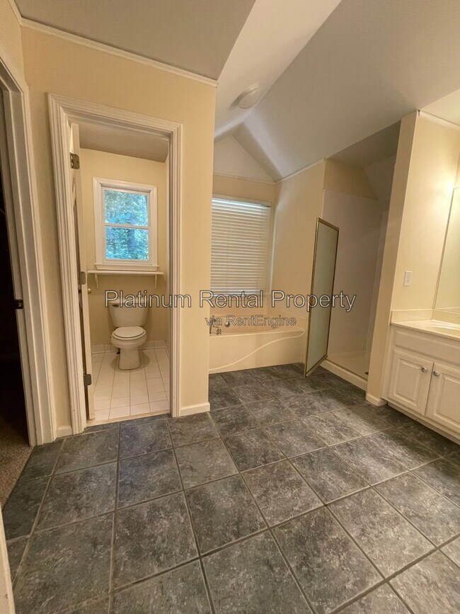 Building Photo - 7115 Red Fox Ln