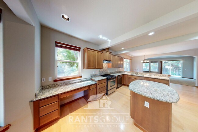 Building Photo - Beautiful Home in Hawks Prairie