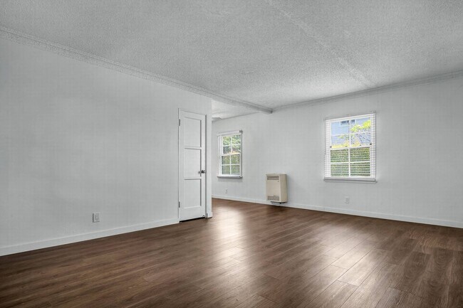 Building Photo - Excellent WeHo Location!