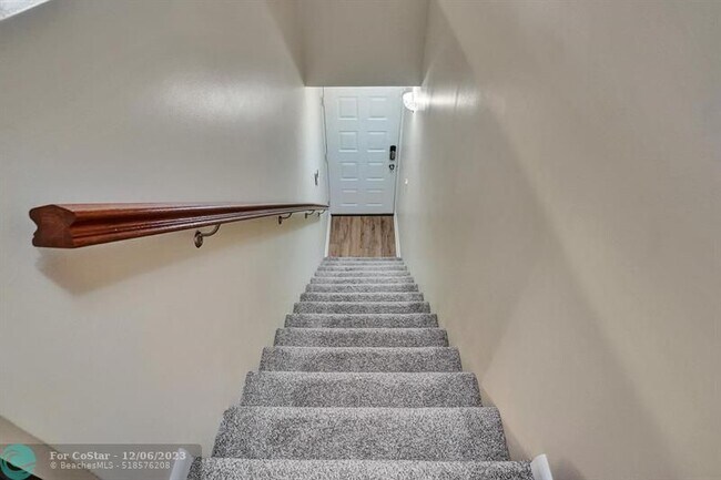Building Photo - 703 Gardens Dr