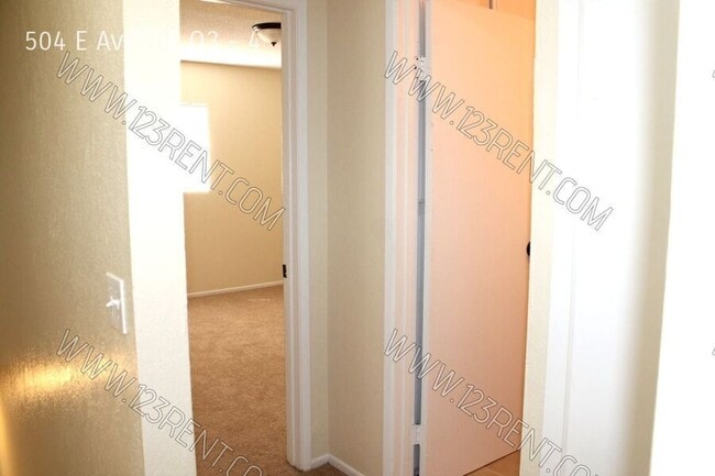 Building Photo - 504 E Ave Q3