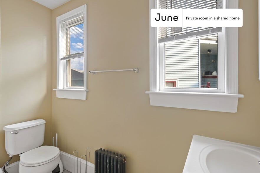 Building Photo - Room in Shared 6 bed/2 bath home in Allston