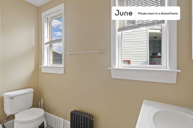 Building Photo - Room in Shared 6 bed/2 bath home