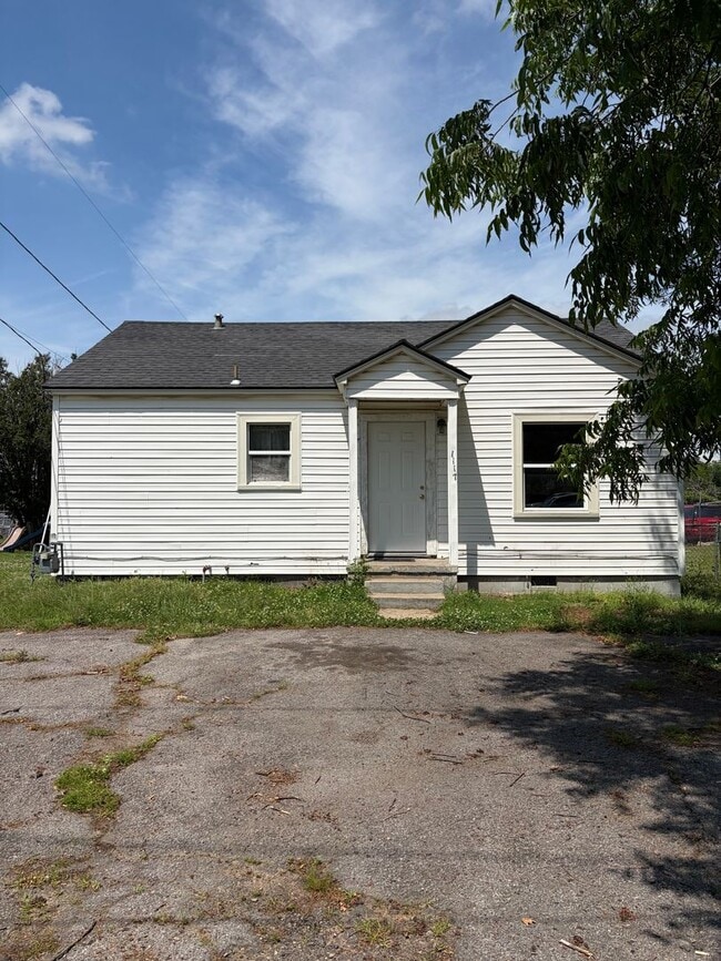 Building Photo - 2 Bedroom and 1 Bathroom House