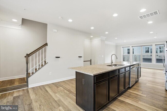 Building Photo - 14325 Potomac Heights Ln