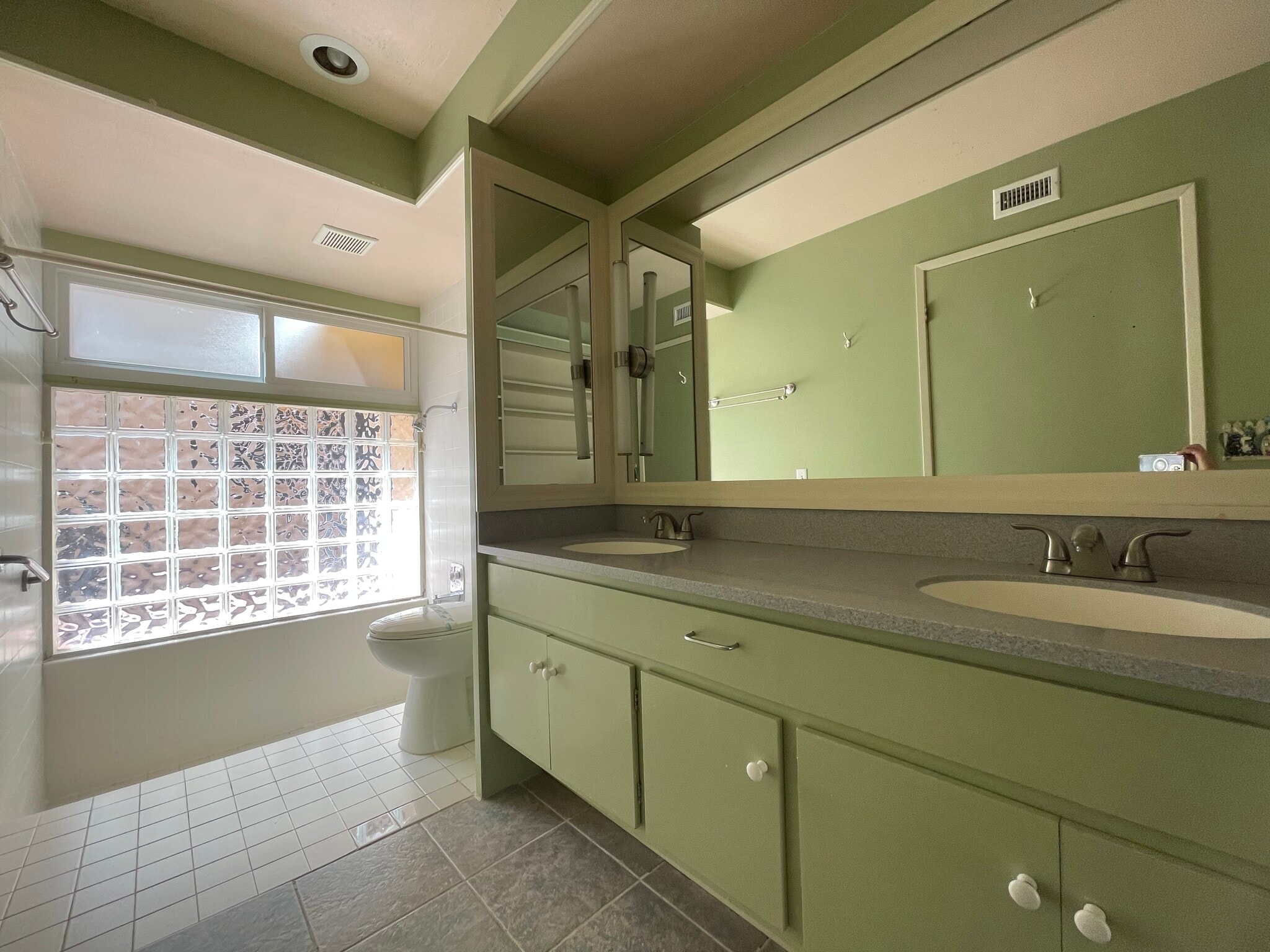Building Photo - 7 Cypress Tree Ln