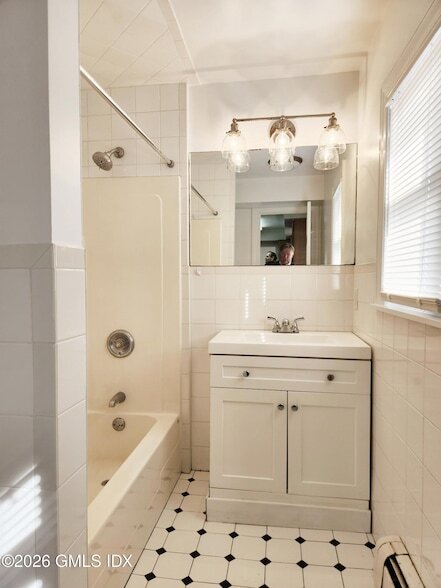 Building Photo - 77 Valley Rd