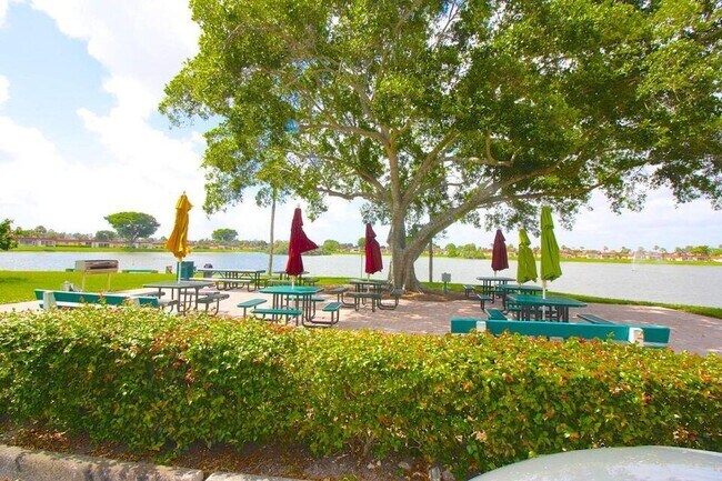 Building Photo - 101 Waterford D