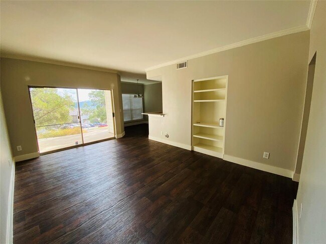 Building Photo - 6000 Shepherd Mountain Cove