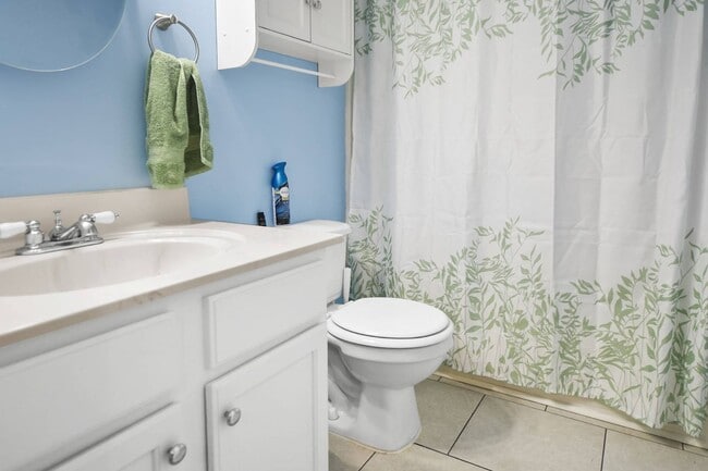 Building Photo - Pet Friendly Three Bedroom!