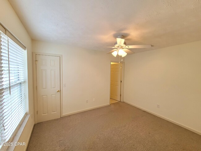 Building Photo - 5522 Pinetree Ave