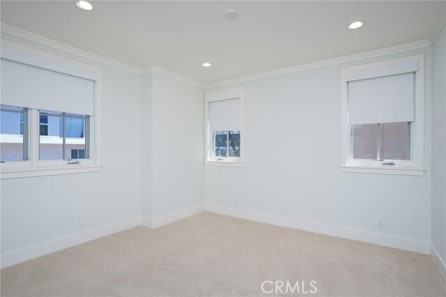 Building Photo - 328 28th St