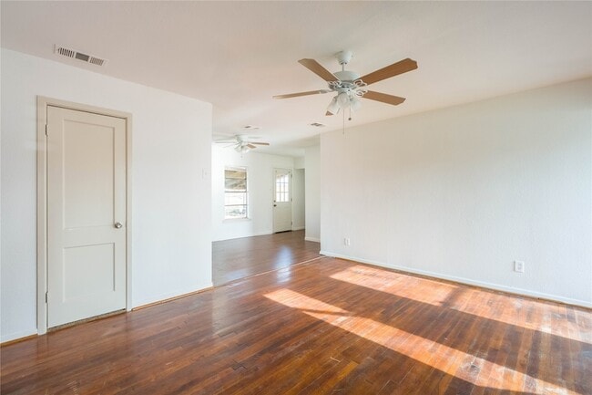 Building Photo - 2145 Sharon Dr