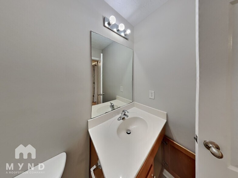 Building Photo - 6204 Ellenwood Dr