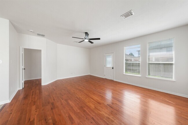 Building Photo - 923 Shirefield Ln