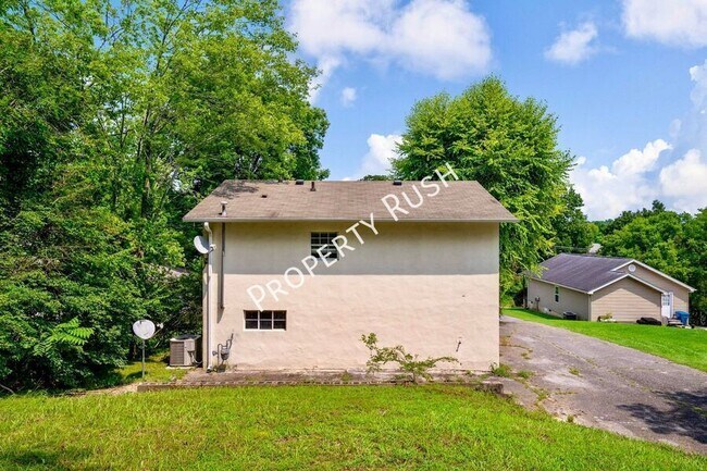 Building Photo - 424 Hedgewood Dr