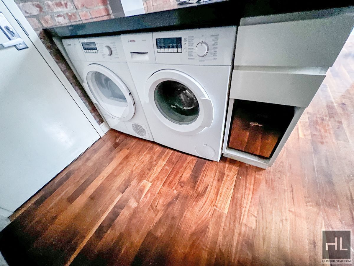 Building Photo - Second Avenue