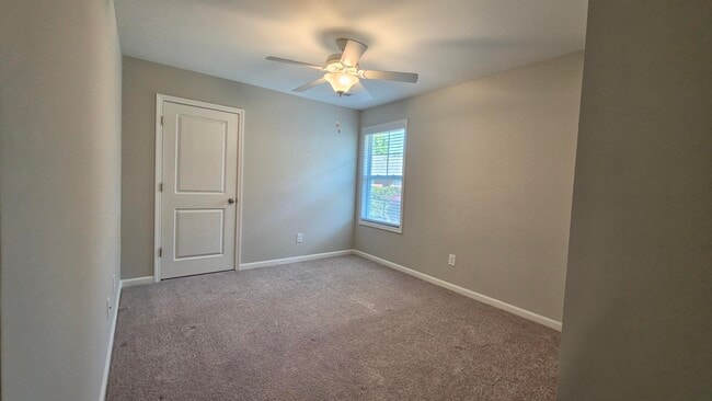 Building Photo - 588 Brushwood Dr