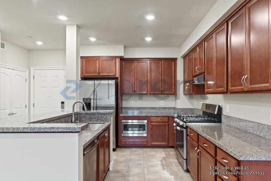 Building Photo - 1368 El Camino Real