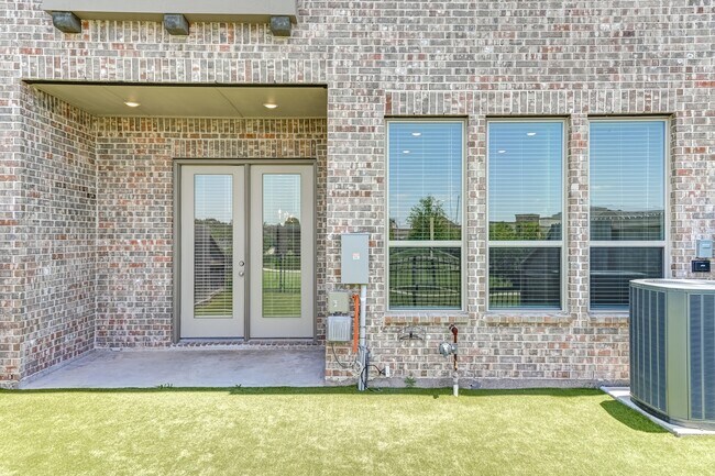 Building Photo - 6570 Scarlet Pond Ln