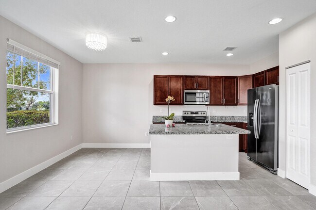 Building Photo - 4926 NW 48th Terrace