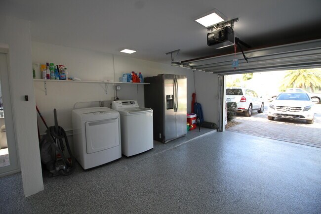 Building Photo - 2548 SE 14th St