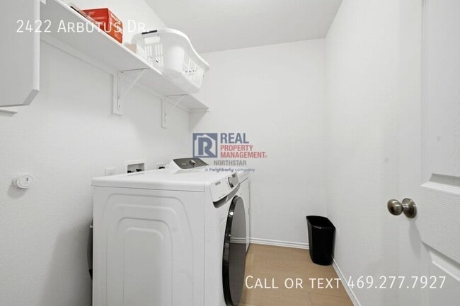 Building Photo - 2422 Arbutus Dr