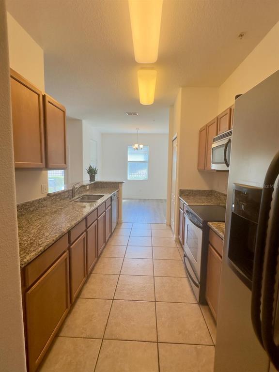 Building Photo - 1335 Priory Cir