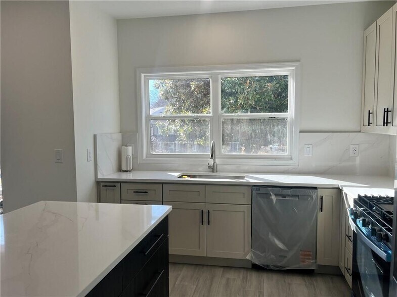 Building Photo - 4500 Kings Lake Dr