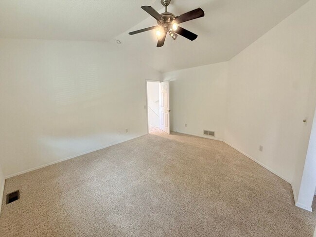 Building Photo - 537 Canyon View Dr