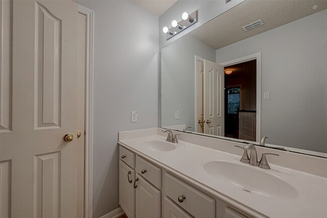 Building Photo - 3827 Garden Way