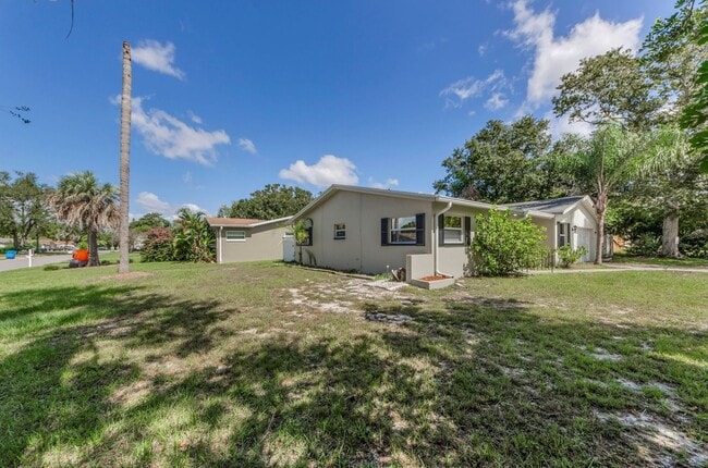 Building Photo - Charming 3 bedroom 2 bath in North Clearwa...