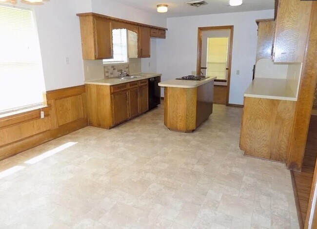 Building Photo - 513 Woodhollow Dr