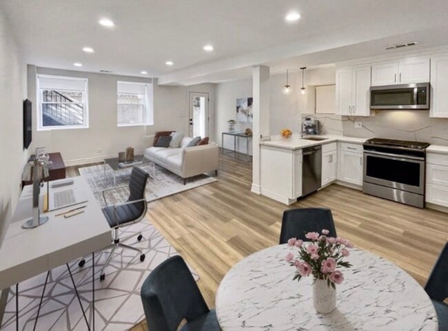 Building Photo - 1241 N Bosworth Ave