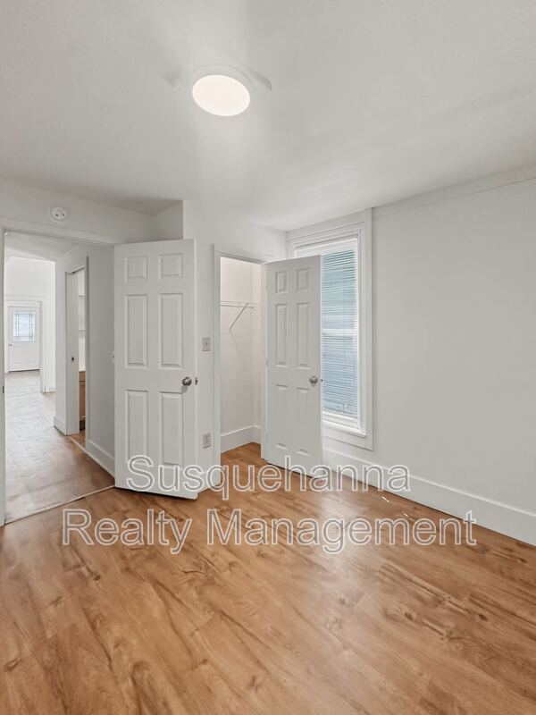 Building Photo - 171 E Derry Rd