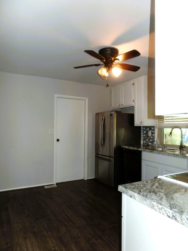 Building Photo - 5910 Bradley Ct N