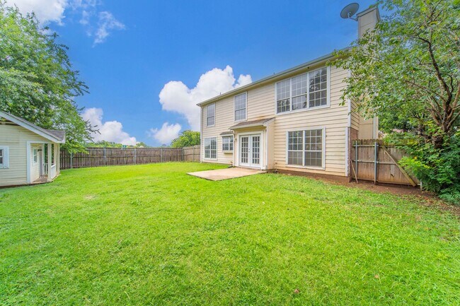 Building Photo - Spacious 4-Bedroom Home Across from the Pa...