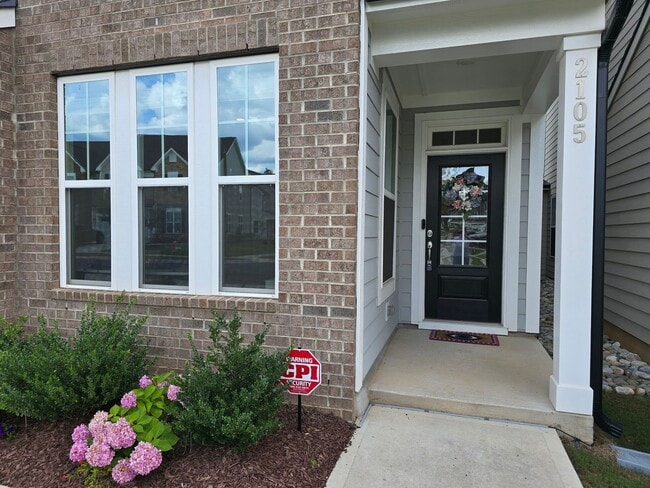 Building Photo - 5 Bedrooms! Stunning 5BR/4BA North Ridge P...