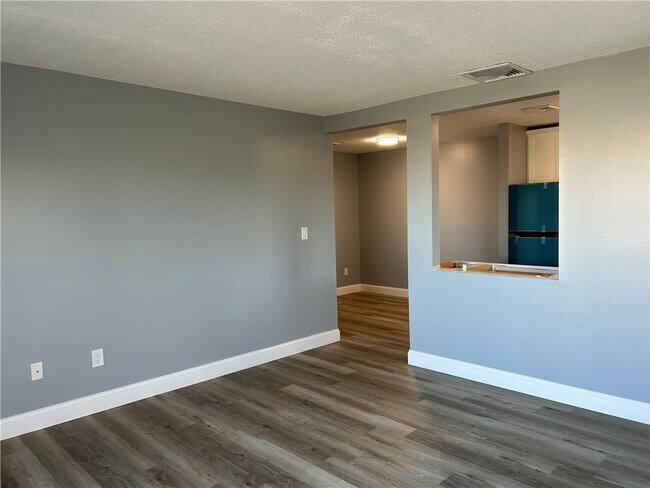 Building Photo - 728 Beverage Hill Ave